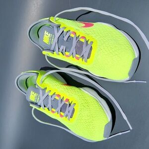 NIKE WOMENS ZOOM FIT TRAINING SHOES SIZE 7.5 Vintage 2014 LIKE NEW! NARR…
